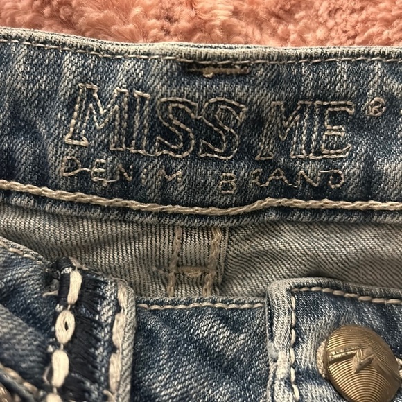 Miss Me Jeans with intricate pocket stitching - size 26 - Picture 5 of 13